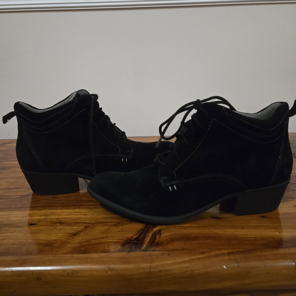 Earth Black Lace Up Suede Boots